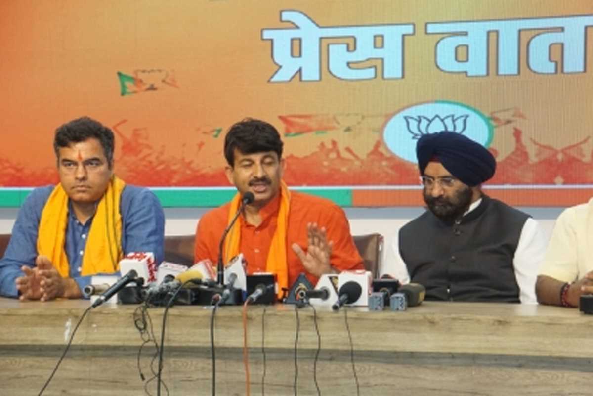 यमुना के झाग को खत्म करने के लिए जहरीला केमिकल डलवा रही है केजरीवाल सरकार : मनोज तिवारी